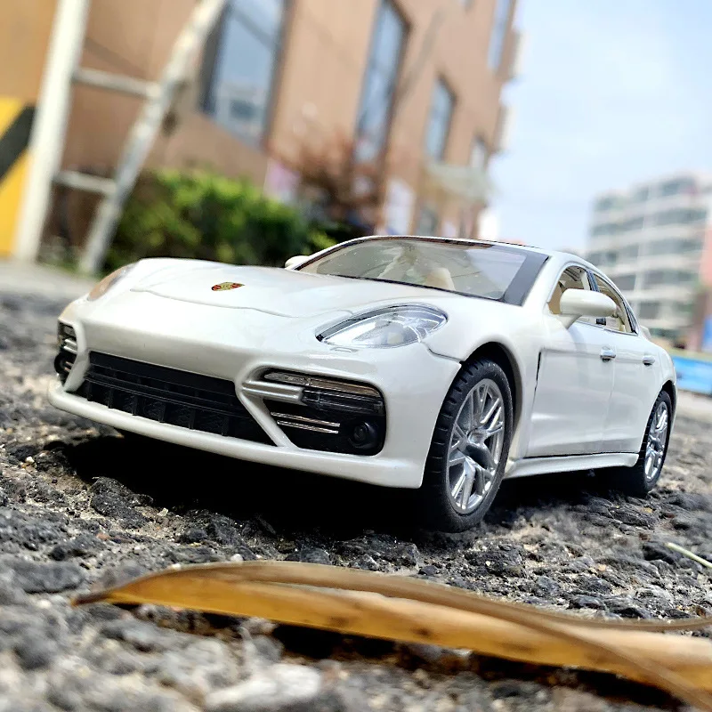 1:24 Scale Panamera Porsche Diecast Model