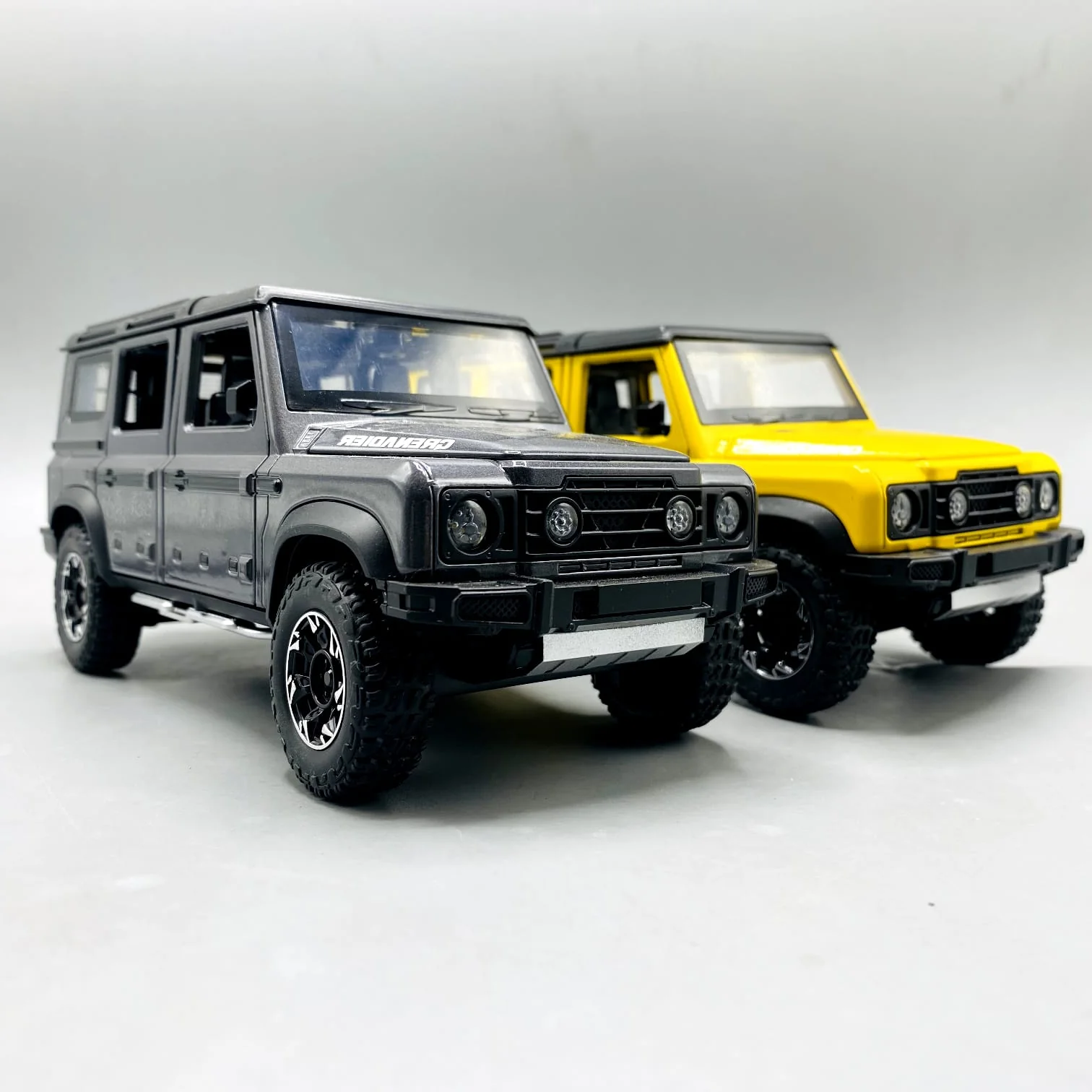 1:24 Diecast Grenadier Jeep With Light Sound and Smoke