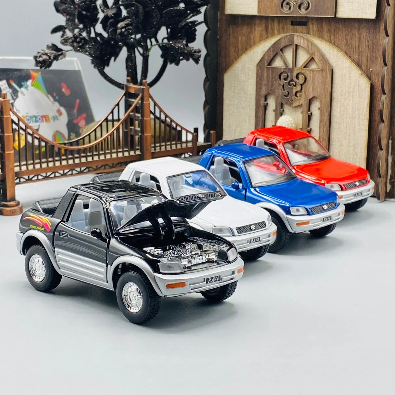 Kinsmart Toyota Rav4 Cabriolet 1:38 Scale